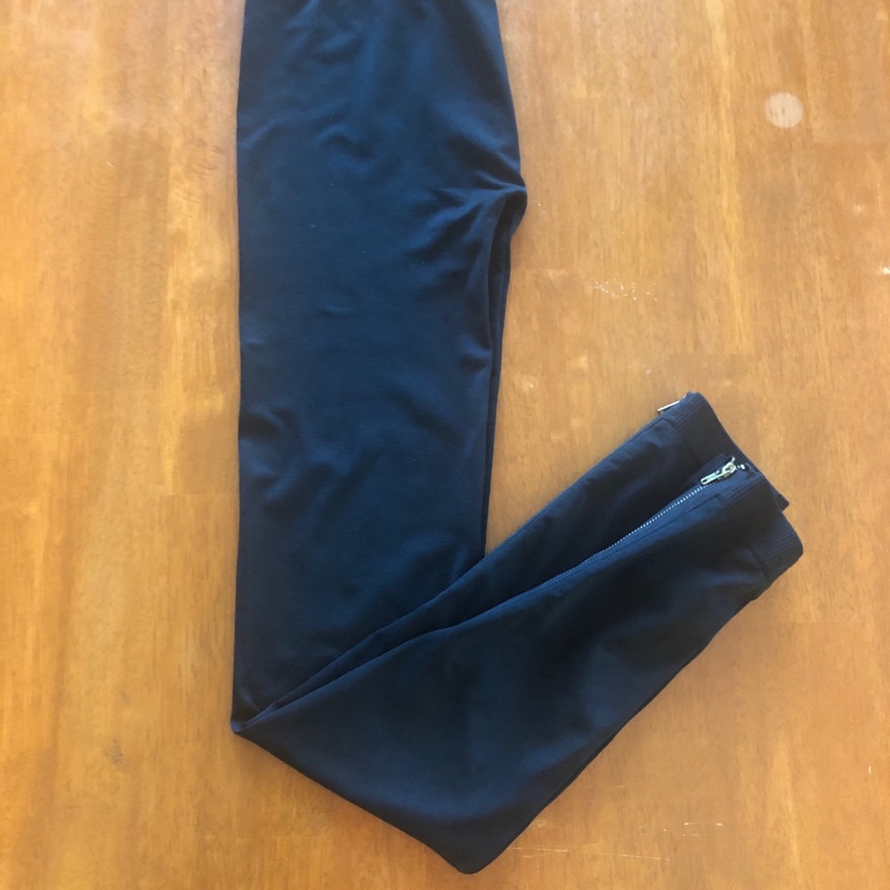 NWOT - ROMEO & JULIET COUTURE LEGGINGS